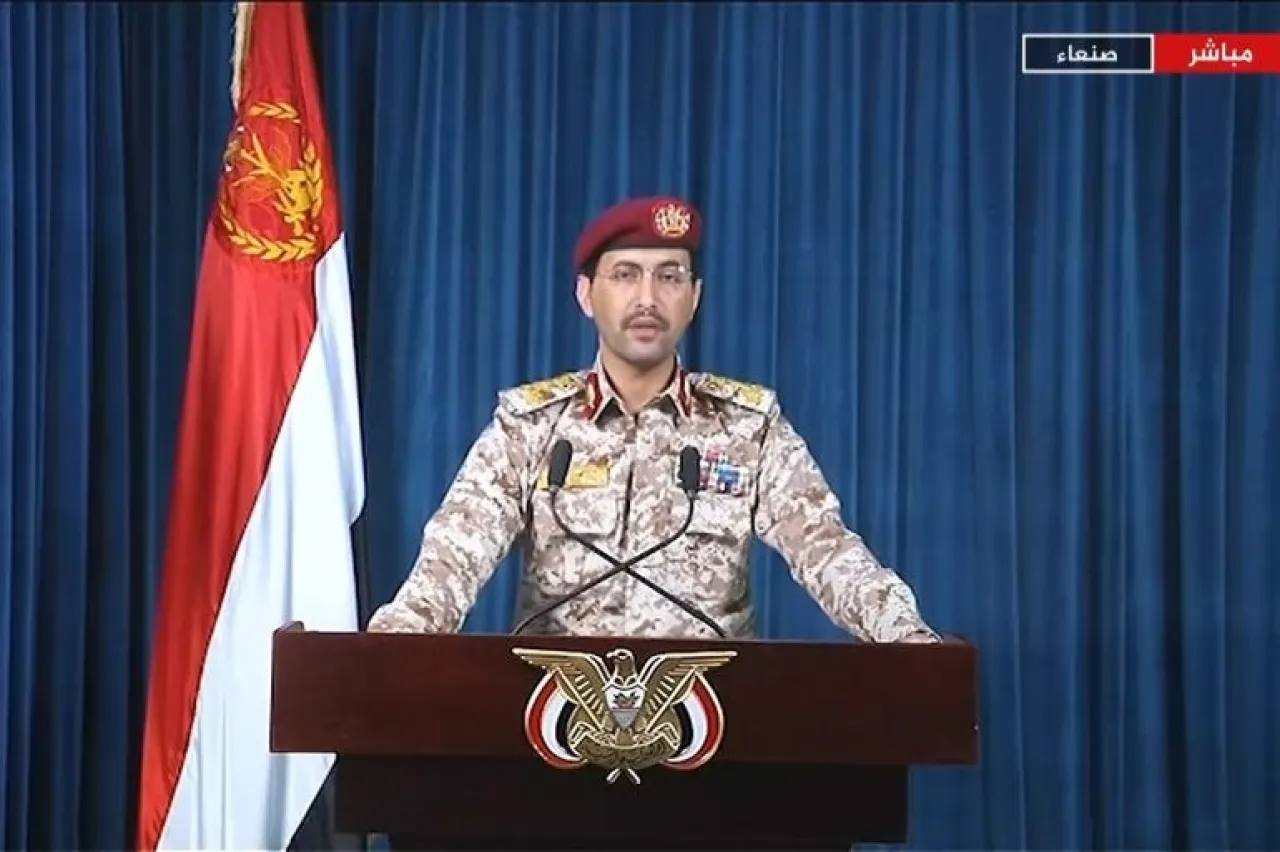 مصابان ومفقودان باستهداف سفينة قرب الحديدة وغرق أخرى بهجوم للحوثيين