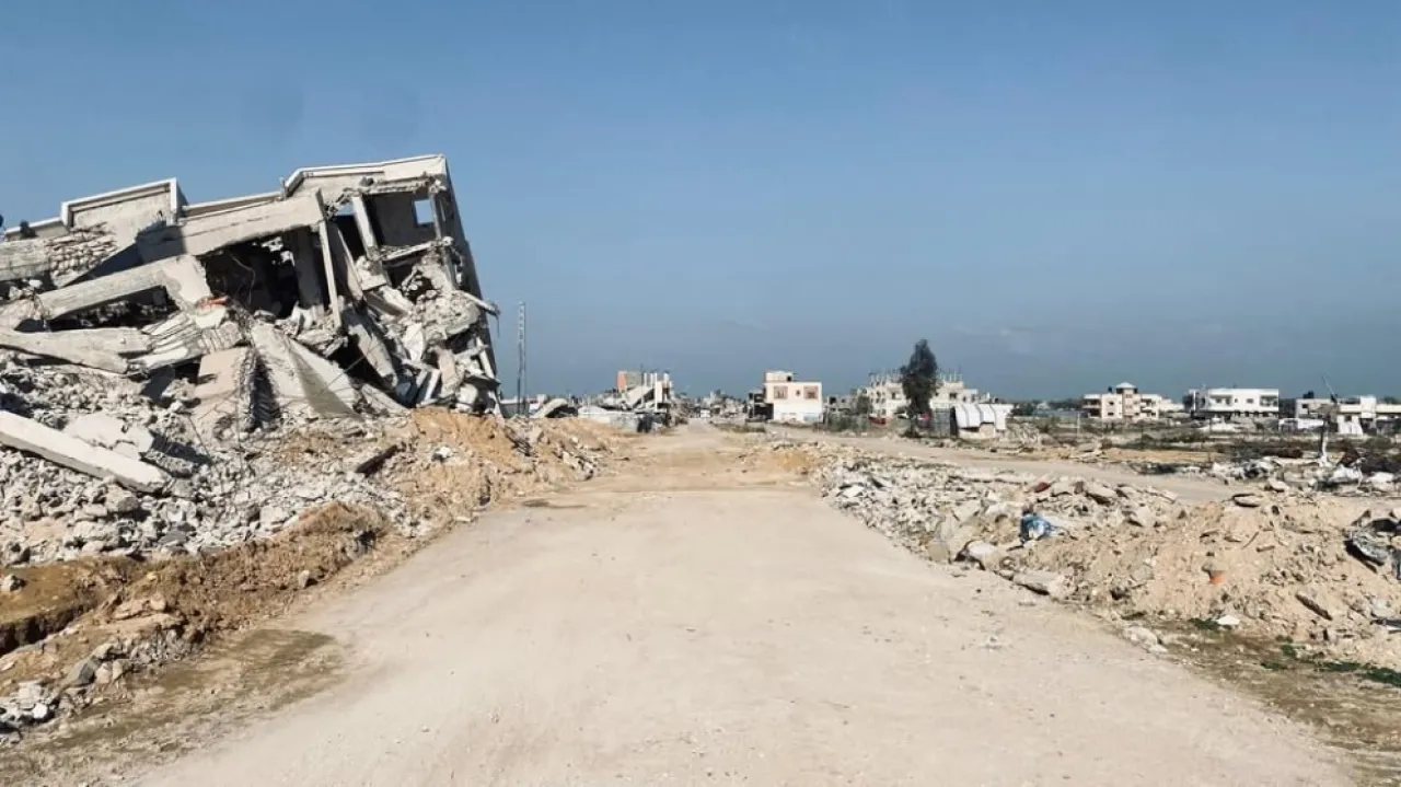 بلدية دير البلح 150 ألف نازح والبلدية تعمل بالحد الأدنى بعد تدمير مقرها