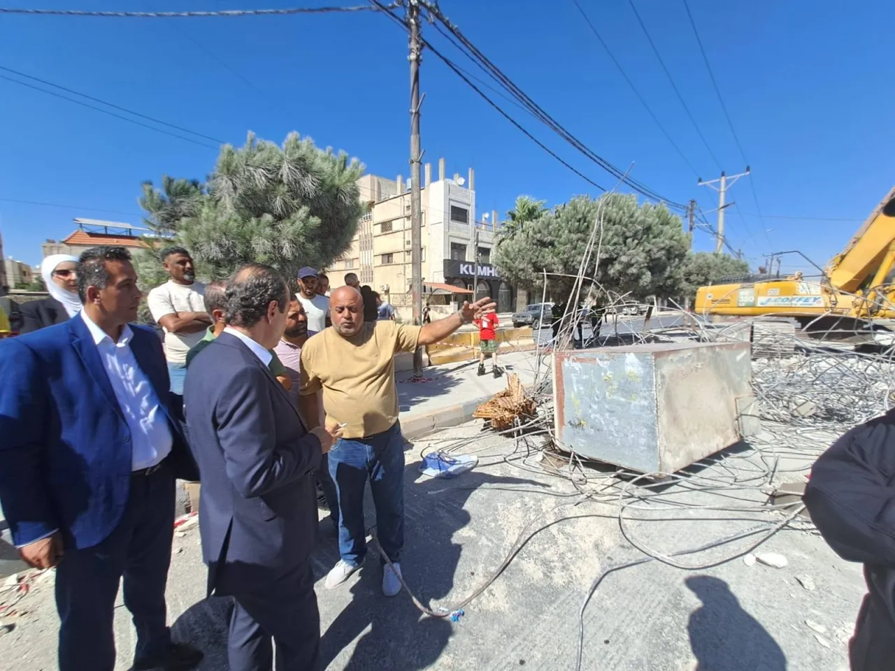 نقيب المهندسين يتفقد موقع انهيار عمارة في إربد