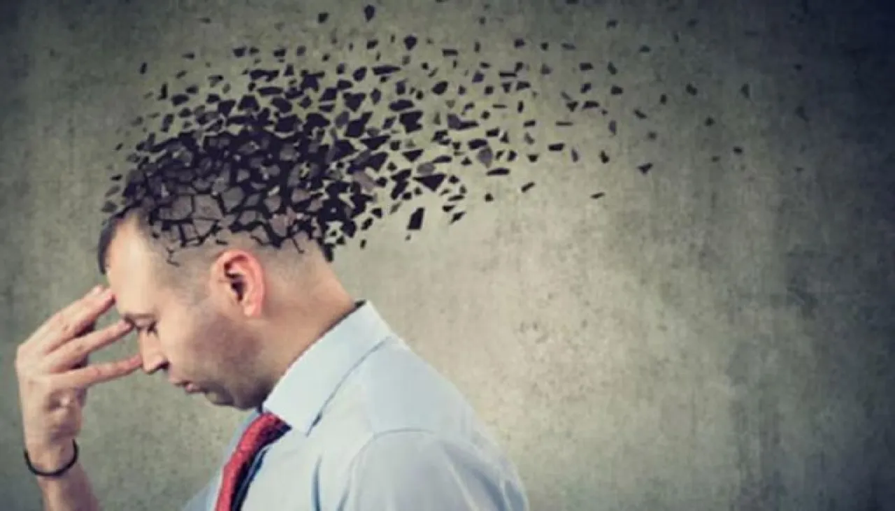 هل يبدأ الخرف في سن الـ30 خبير يكشف علامة مقلقة