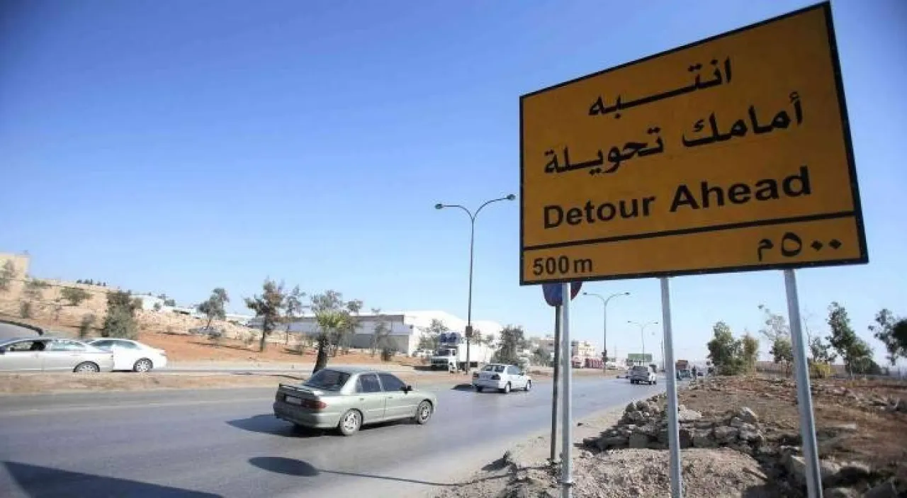 الأردن أعمال إنشائية تغلق مسربًا بطريق العدسية  ناعور