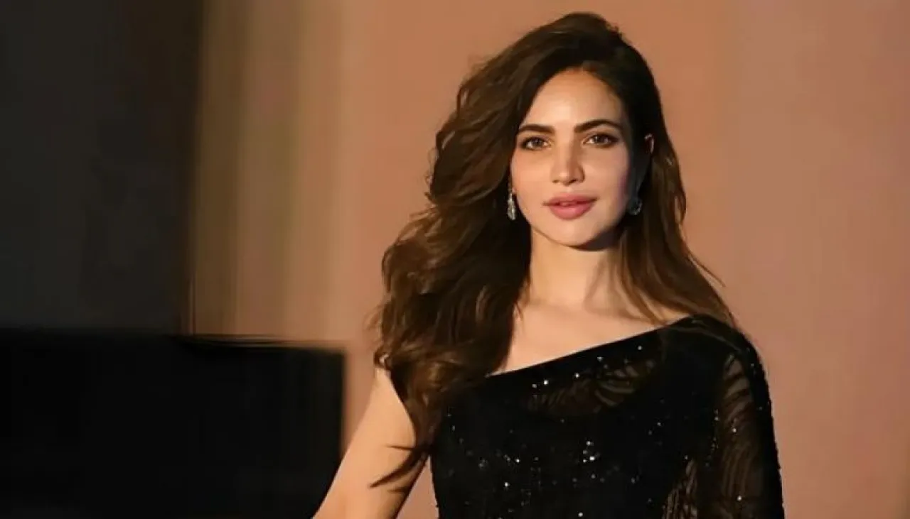 العثور على جثة فنانة شهيرة متحللة داخل منزلها