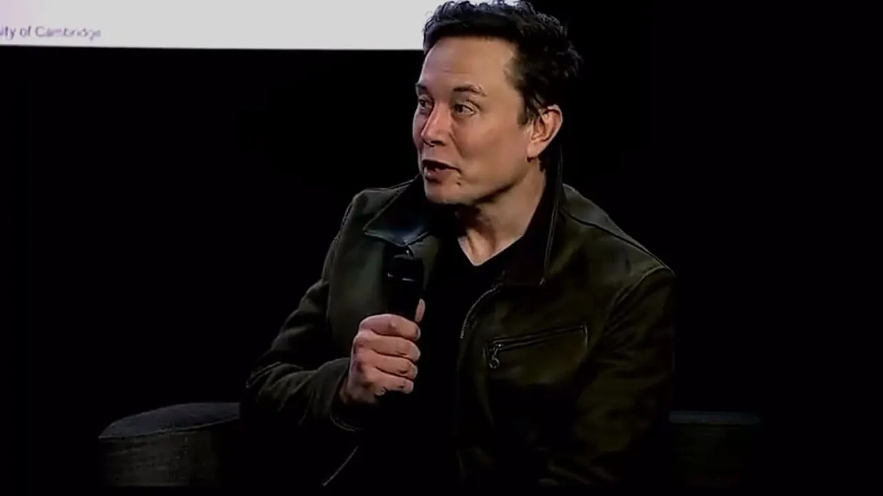 إيلون ماسك يطلق Grok 4 ويعلن أذكى من طالب دكتوراه  فيديو