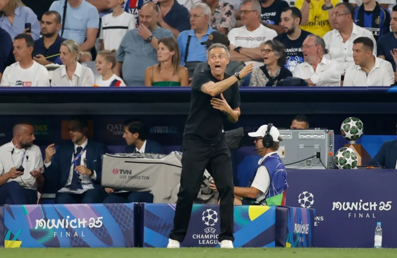 إنريكي يكشف عن مرشحه للفوز بالكرة الذهبية