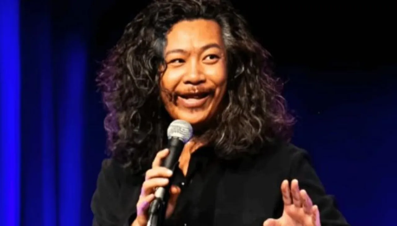 وفاة غامضة للكوميدي الفرنسي بون هاي مين بعد سقوطه من مبنى