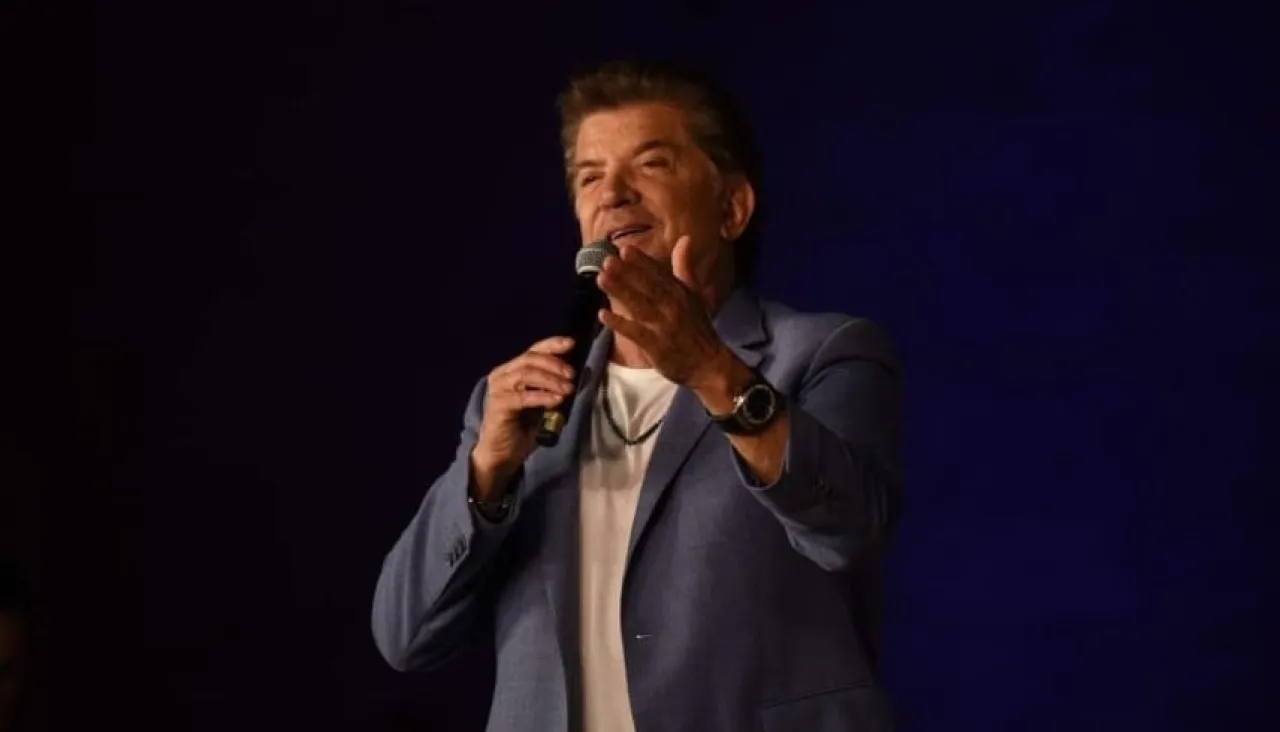 موقف صادم من معجبة توقف حفل وليد توفيق والفنان يعلّق