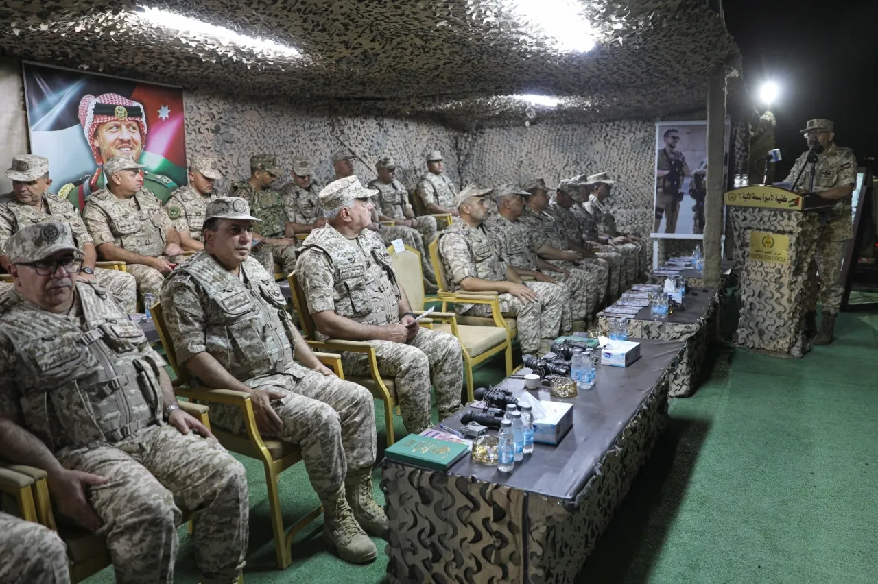 مناورات ليلية عالية الجاهزية الحنيطي يتابع النجم الثاقب  صور