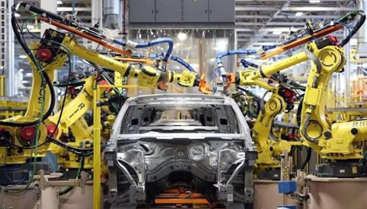 رينو توظف 400 عامل لرفع إنتاج السيارات الكهربائية في 2025