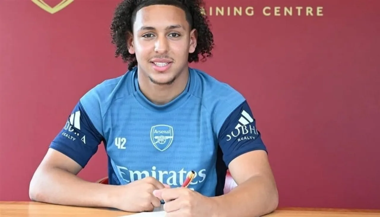 لاعب مصري يوقع أول عقد احترافي مع آرسنال