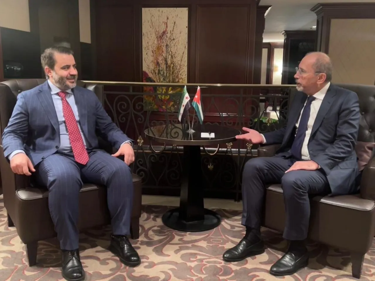 الصفدي يلتقي نظيره السوري في بروكسل