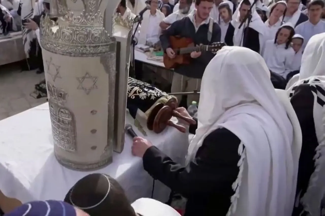 Israeli Newspaper An Unprecedented Step to Change the Status Quo at the Ibrahimi Mosque