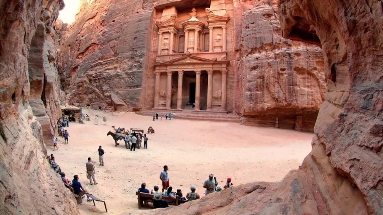 الأردن ارتفاع الدخل السياحي 119 في النصف الأول من 2025 رغم التوترات الإقليمية