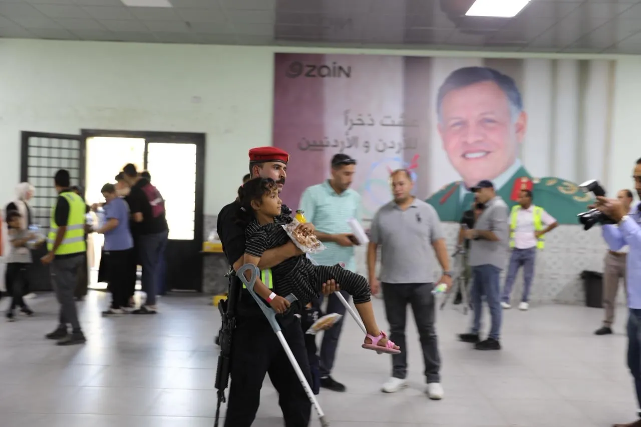 The largest batch Evacuation of 35 children from Gaza for treatment in Jordan  Pictures