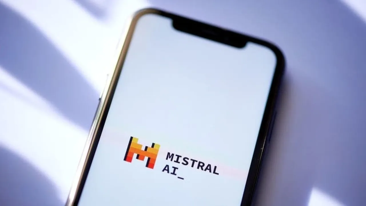 ميسترال الفرنسية تطلق نموذج ذكاء اصطناعي صوتي مفتوح المصدر
