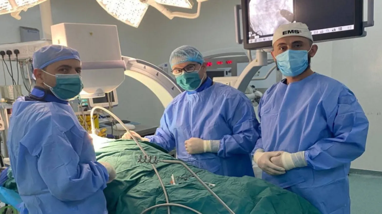 مستشفى الزرقاء الحكومي ينجز تدخلا نوعيا لعلاج آلام مزمنة في الظهر