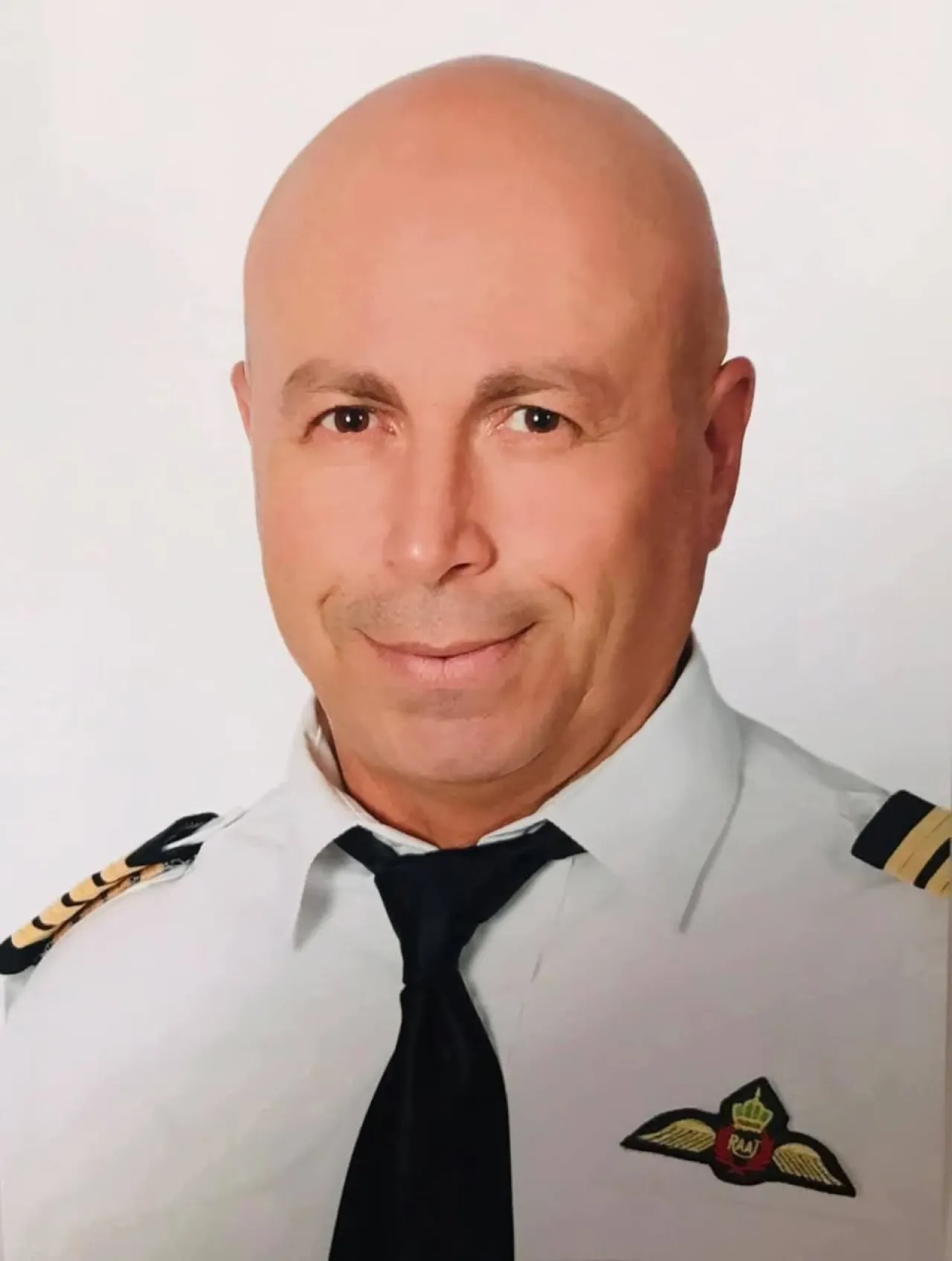 وفاة طيار أردني بسقوط طائرة في ليبيا  صور