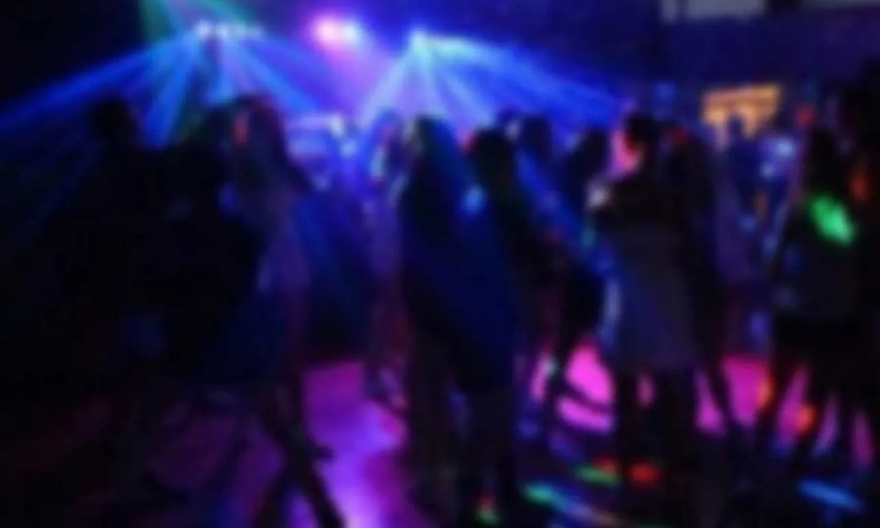 من صلاة جماعة إلى راقصات وملهى ليلي طبيب أردني يكشف تفاصيل صادمة عن مستأجرين عرب