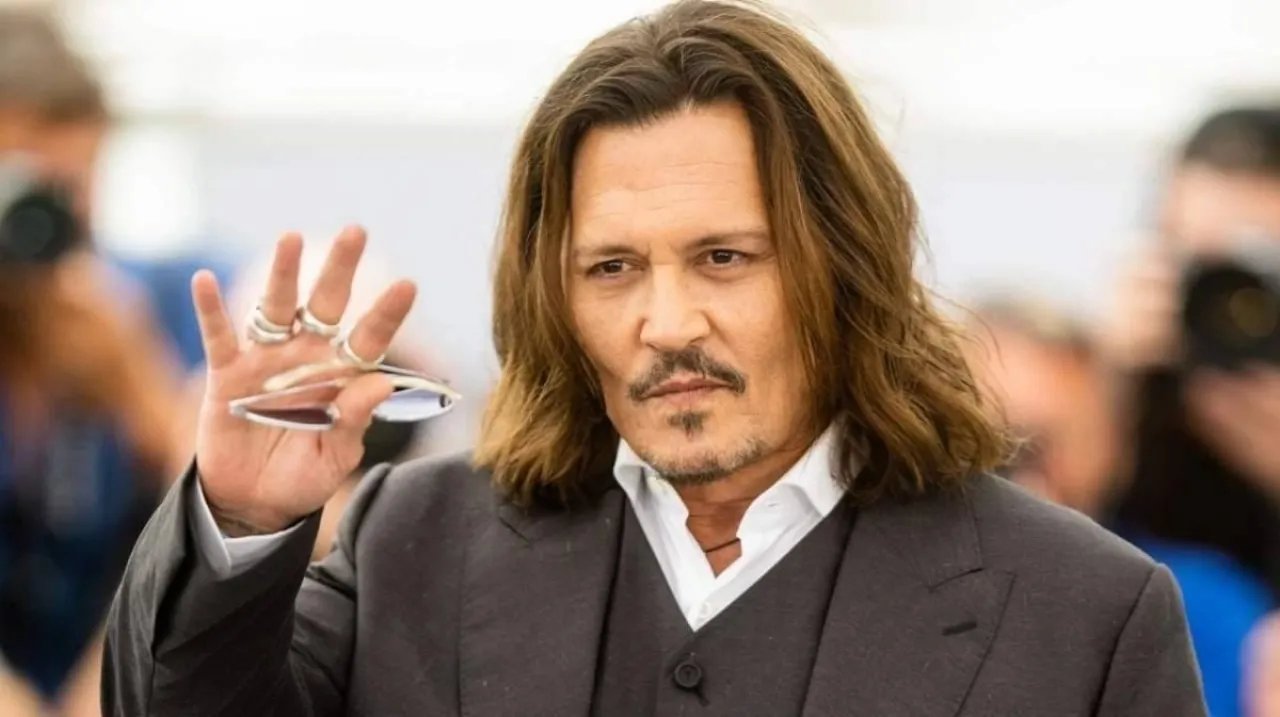 جوني ديب يفاجئ الجميع بموهبة فنية إضافية صور