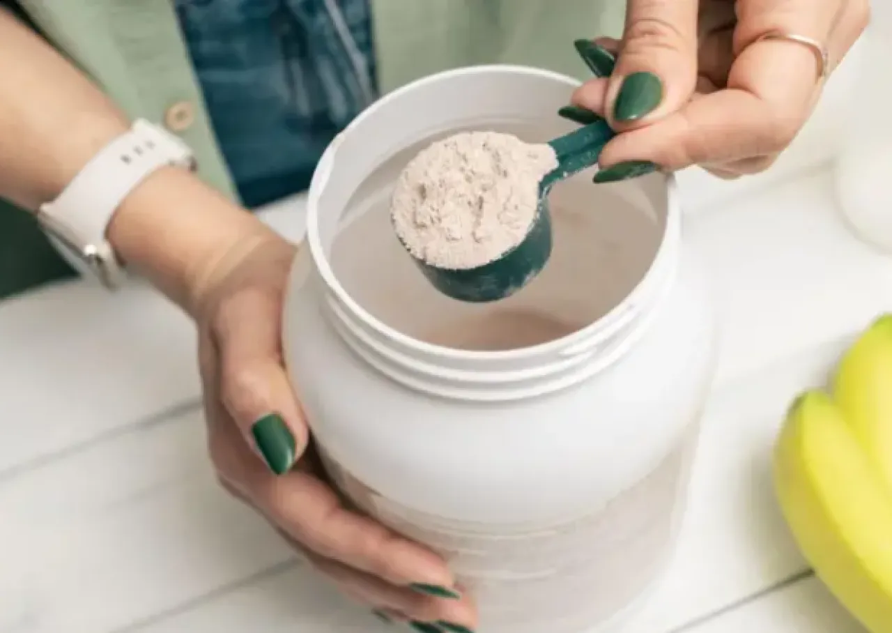 مساحيق البروتين لبناء العضلات حاجة حقيقية أم موضة رياضية