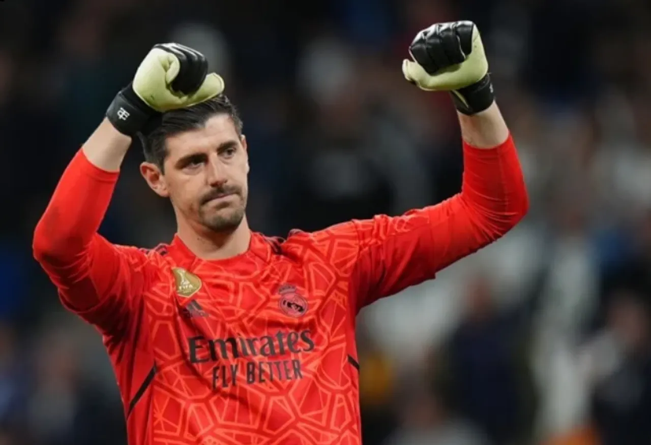 تقرير  كورتوا يمدد عقده مع ريال مدريد لعامٍ إضافي