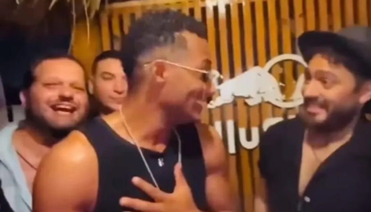 تامر حسني ومحمد رمضان يقلدان محمد منير بأغنية الذوق العالي