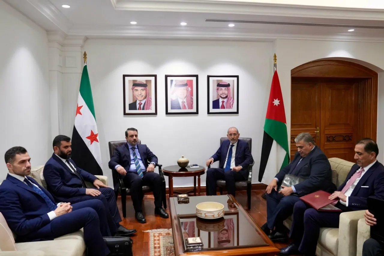وزيرا خارجية الأردن وسورية يبحثان تعزيز العلاقات المجالات كافة