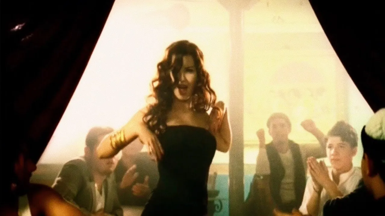 بعد 22 عاماً من طرحها مؤلف أغنية أخاصمك آه يلاحق نانسي عجرم قضائياً