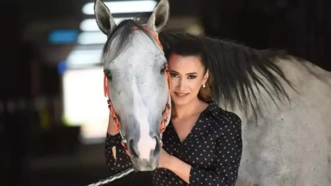 وفاة مذيعة تركية في ظروفٍ غامضة