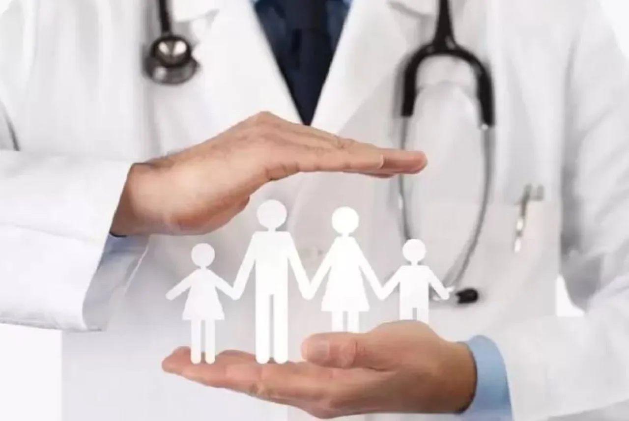 الخلايلة توافق بين الحكومة والضمان على تطبيق التغطية الصحية الشاملة