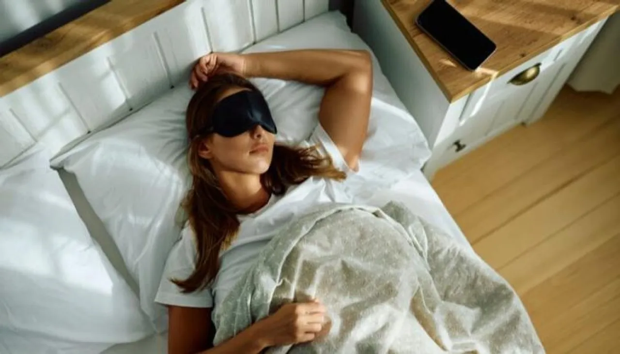 لماذا تنام النساء أطول من الرجال رغم معاناتهن من الأرق