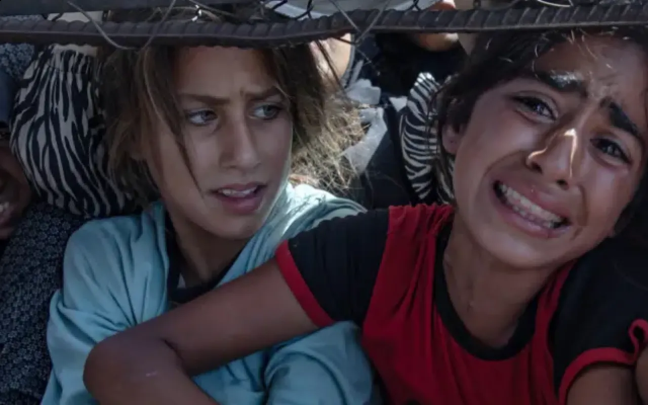 الغارديان لماذا يسمح العالم بتجويع أطفال غزة عمداً