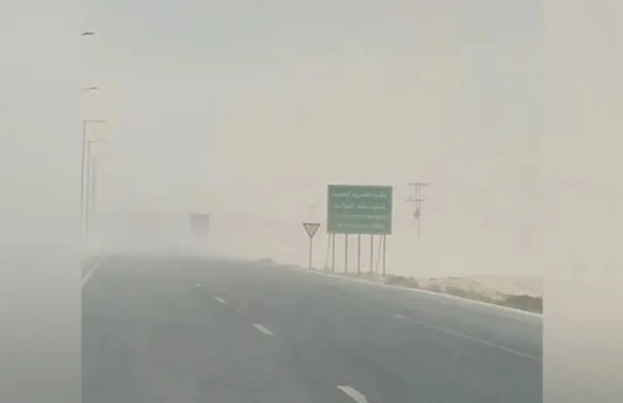 الأردن   موجات غبارية تشمل بعض الطرقات الصحراوية وتحذير للسائقين