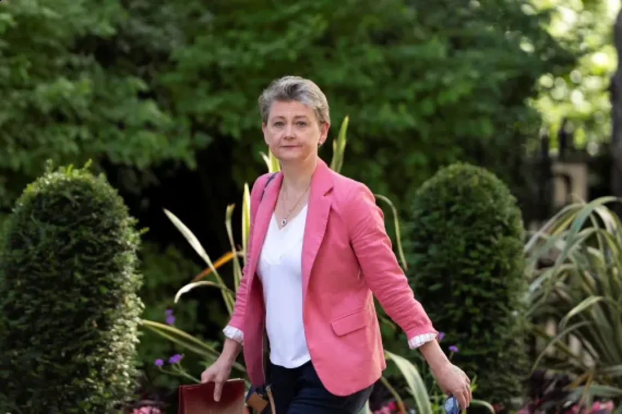 ما سبب فرض بريطانيا قيودا على التأشيرات لجنسيات معينة