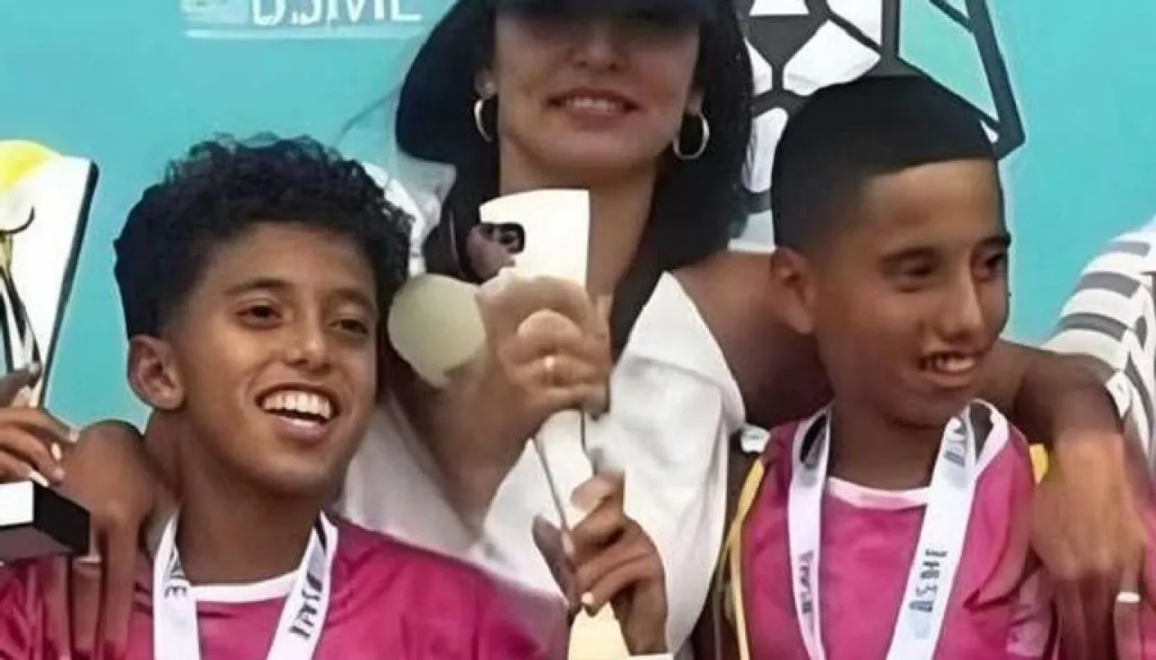 حقيقة ظهور زينة مع طفليها التوأم في حفل تكريم رياضي