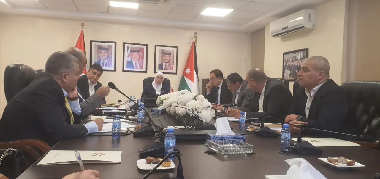 وزيرة النقل تترأس اجتماعا لبحث البرنامج التنفيذي لرؤية التحديث الاقتصادي