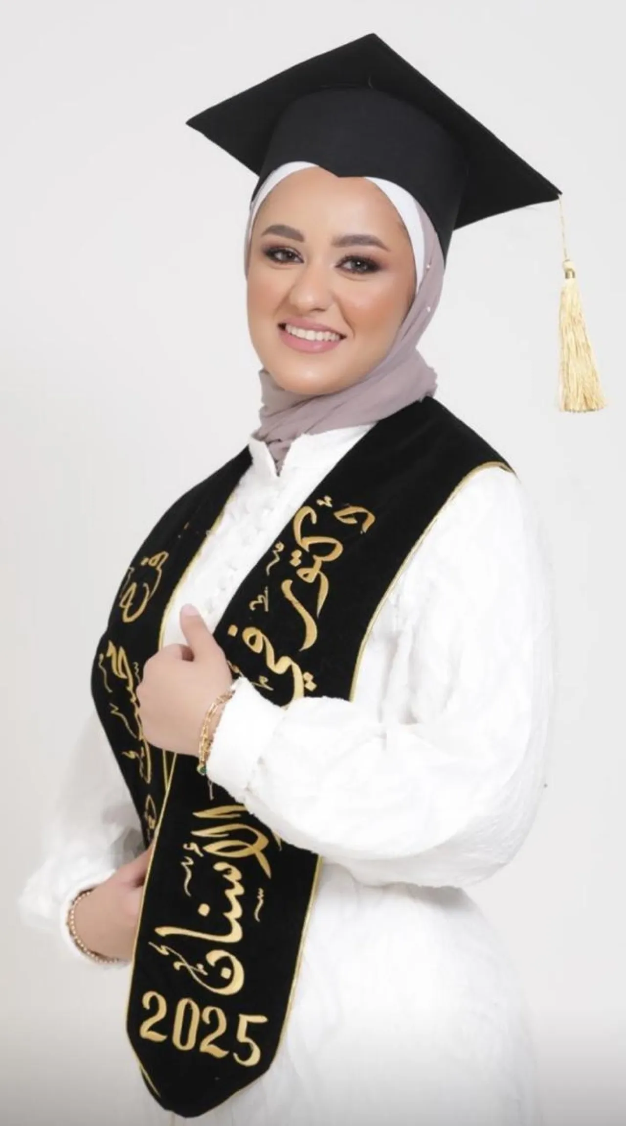 الدكتورة فرح محسن أبو عوض مبارك التخرج من كلية طب الاسنان