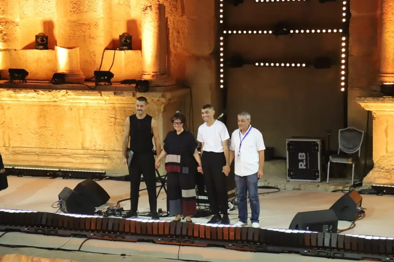 توت أرض السورية والتيار الفلسطينية تراقصان المسرح الشمالي في جرش