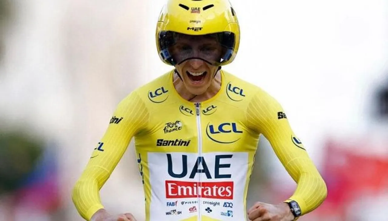 دراج فريق الإمارات تادي بوغاتشار ملك طواف فرنسا الجديد