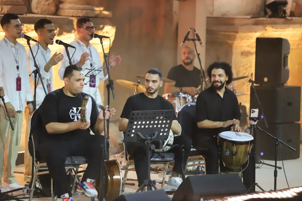 كورال هارموني المصرية يضيء المسرح الشمالي في مهرجان جرش