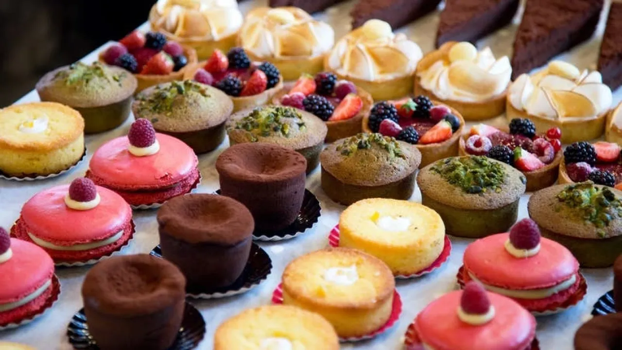 حفل يتحول لمأساة في المغرب إصابة مدعوين تناولوا حلوى بالزجاج