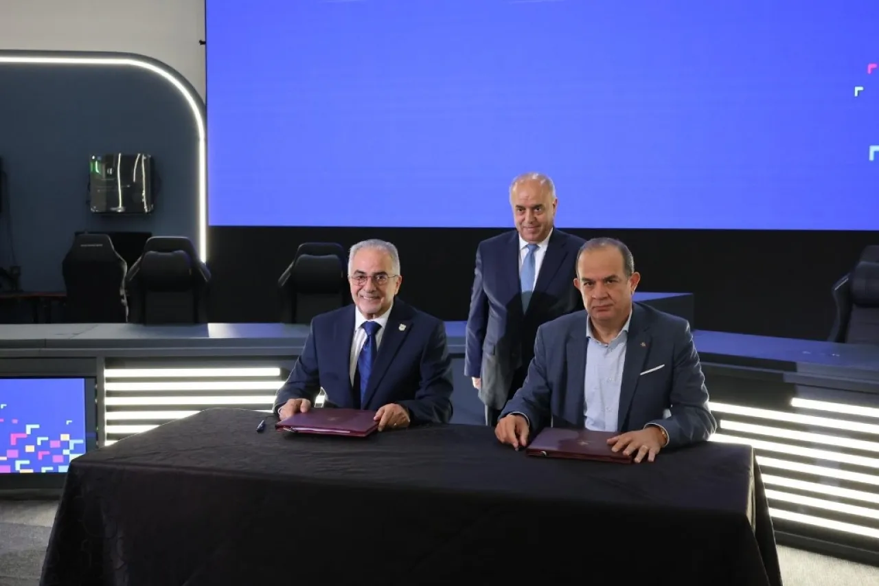 عمان الأهلية تشارك بفعاليات برنامج تسريع المسار المهني(التوظيف) وتُوقّع مذكرة تفاهم مع إنجاز