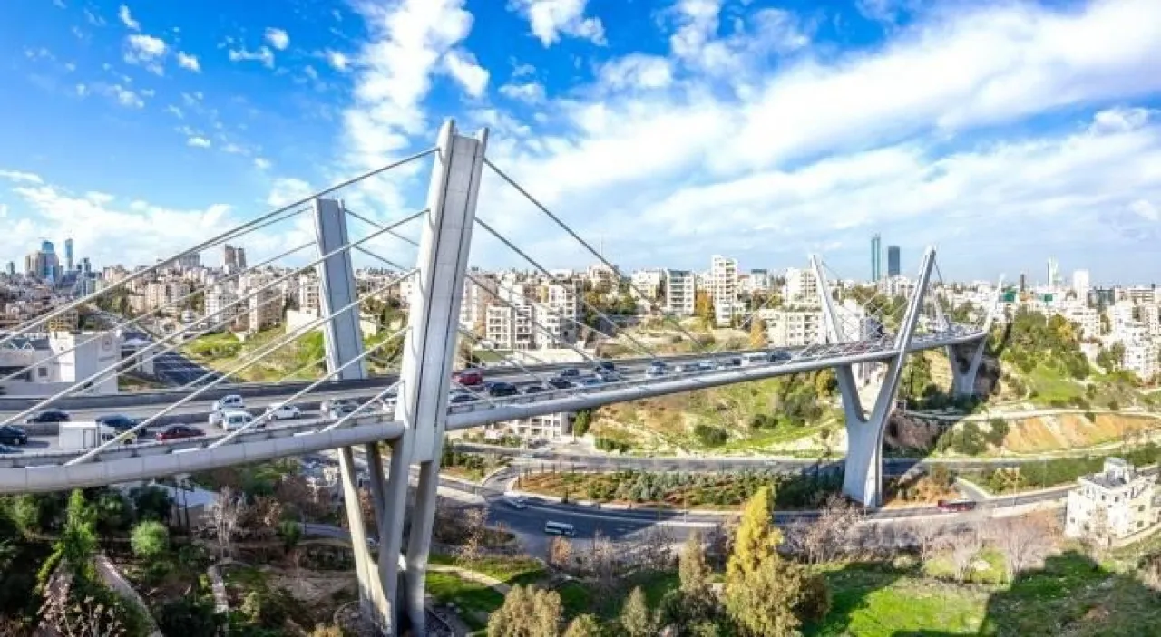 ثني فتاة حاولت الانتحار من أعلى جسر عبدون