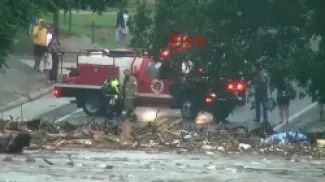 24 قتيلاً على الأقل وفقدان أكثر من 20 فتاة في فيضانات )مروعة( في تكساس