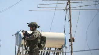 الاحتلال يقتل فلسطينياً في جنين ثم يدهس جثمانه بدعوى طعنه جندياً