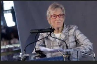 مسنة تتبرع بملبغ مليار دولار لجعل التعليم مجاني بأفقر منطقة في نيوريوك