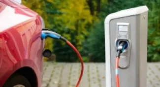 ترخيص 200 محطة شحن للمركبات الكهربائية في المملكة خلال 2024