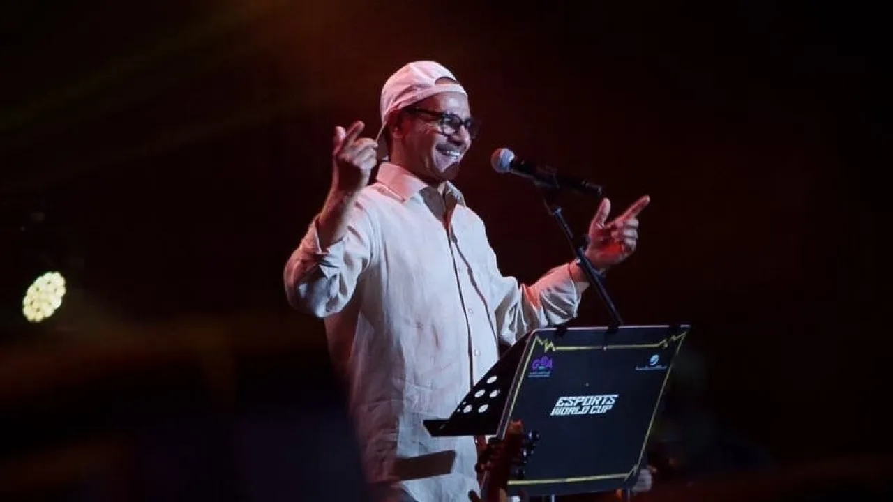 رابح صقر يطمئن جمهوره بعد انسحابه من حفل الرياضات الإلكترونية