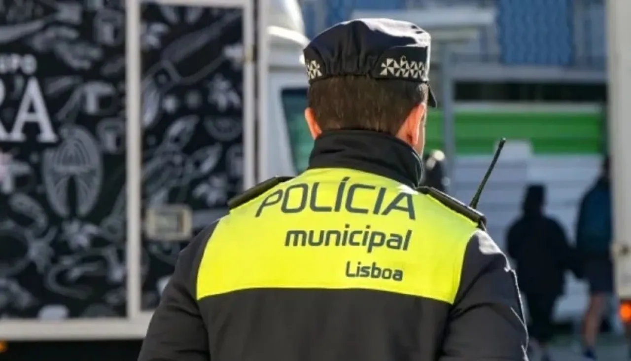 البرتغال طالب يلف رأس ضحيته بورق قصدير ويسلمها للشرطة