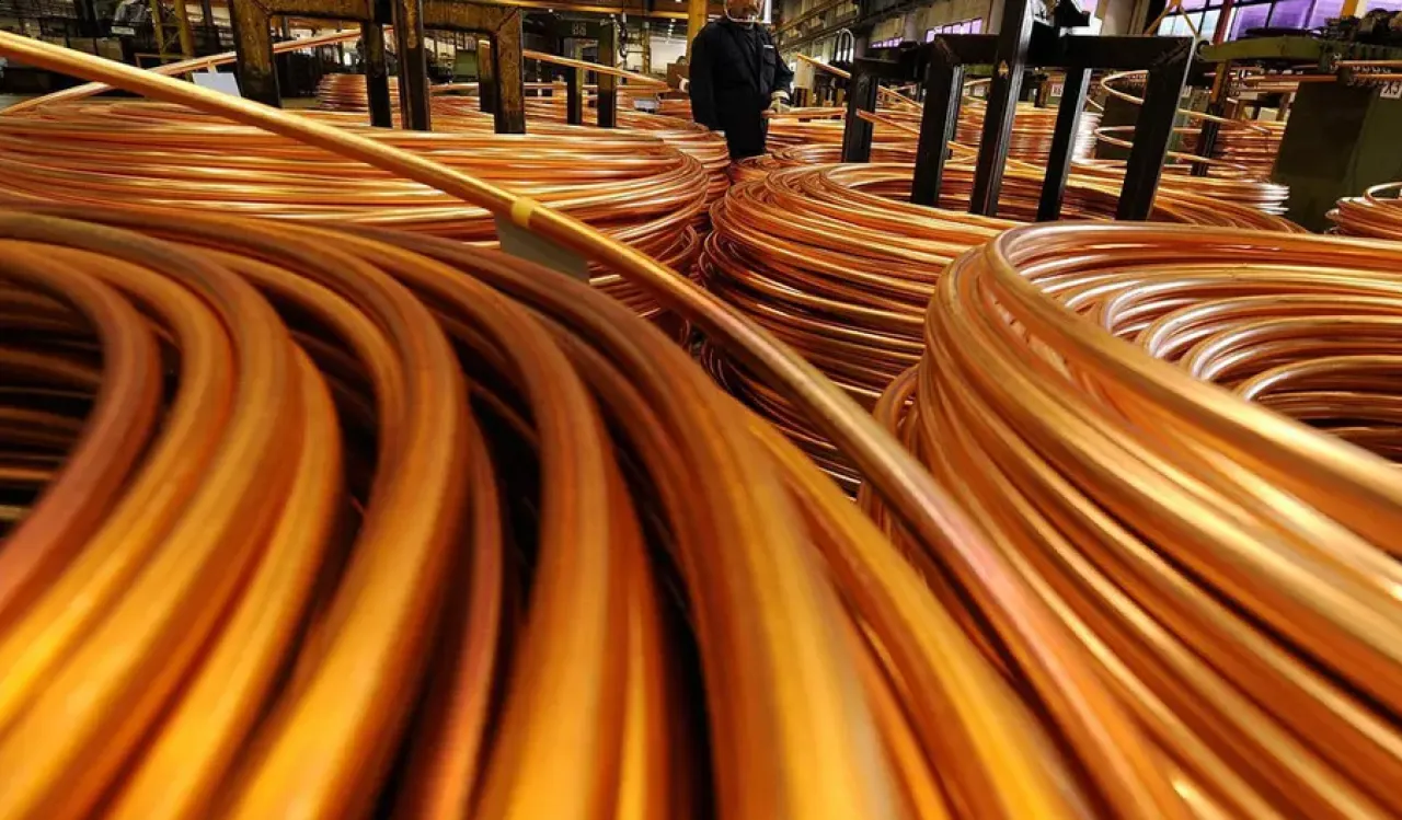 النحاس يتجه لتحقيق مكاسب أسبوعية والحديد يتراجع
