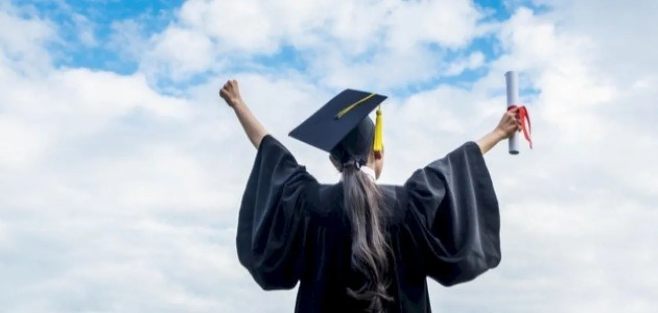 الاردن  ثلاثة توائم يحققن تفوقًا لافتًا في التوجيهي